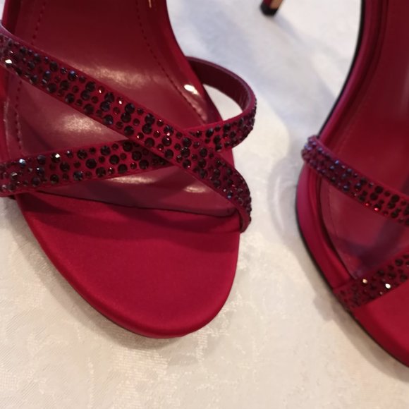 WHITE HOUSE BLACK MARKET GEMINA CRIMSON / RED BEADED STILETTO, sz 8.5 new in box - Picture 7 of 13